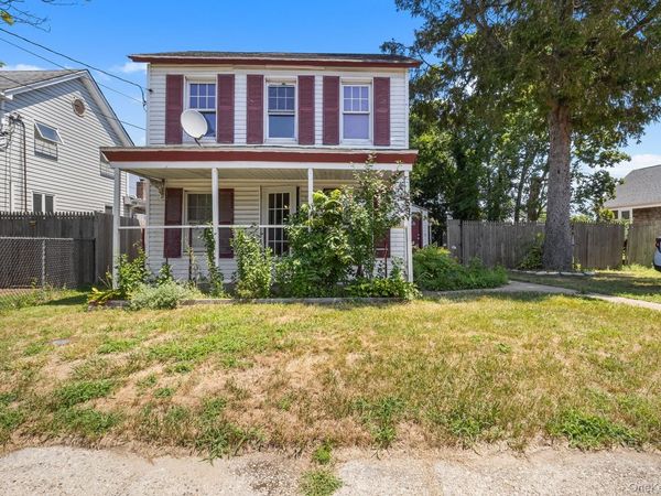 59 Irish Lane, East Islip, NY 11730