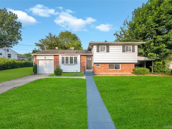 295 W 24th Street, Deer Park, NY 11729