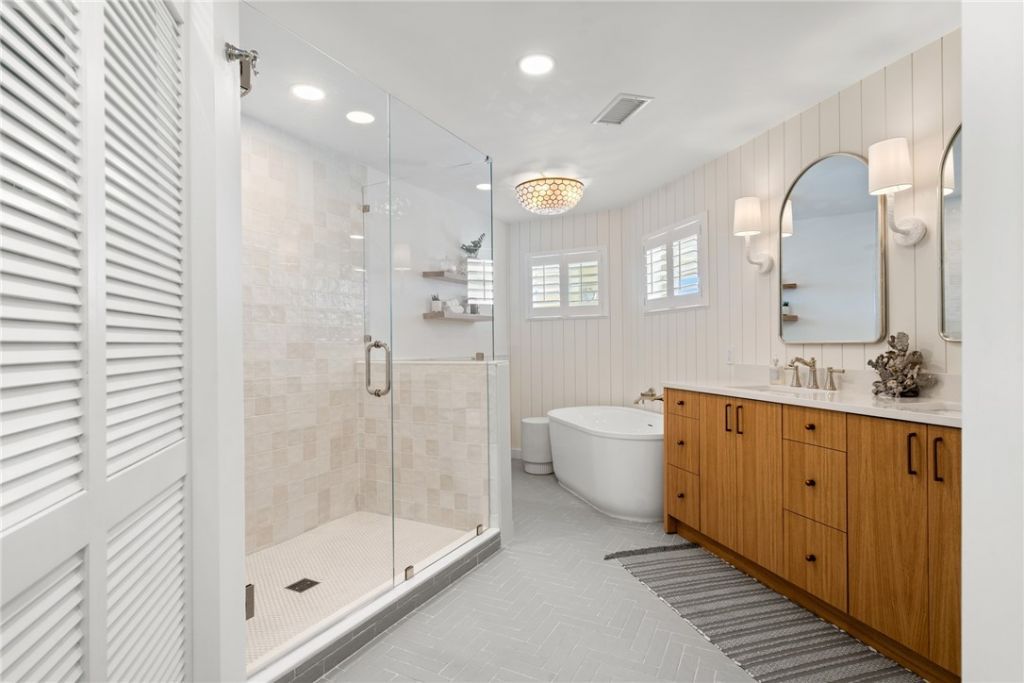 8880 N Sea Oaks Way, Unit 301, Vero Beach, FL 32963 Photo