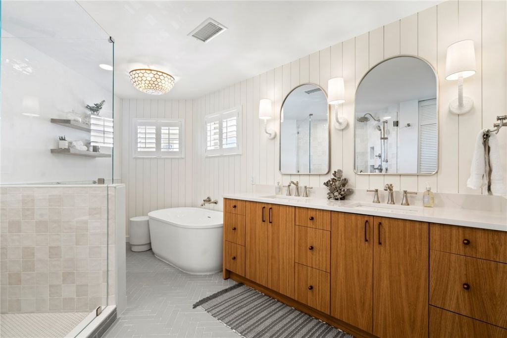 8880 N Sea Oaks Way, Unit 301, Vero Beach, FL 32963 Photo