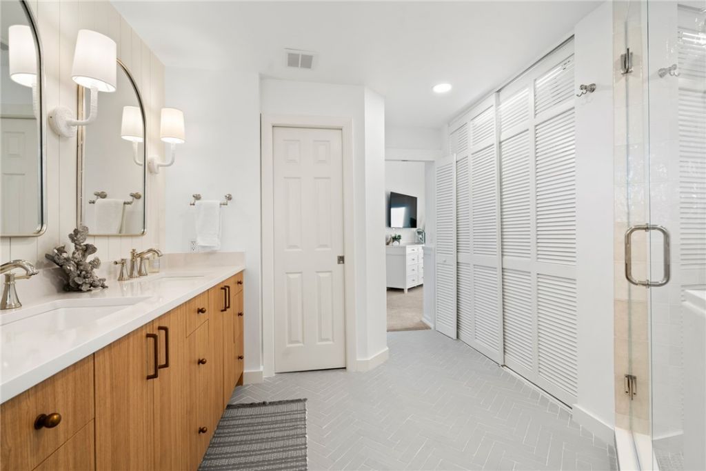8880 N Sea Oaks Way, Unit 301, Vero Beach, FL 32963 Photo