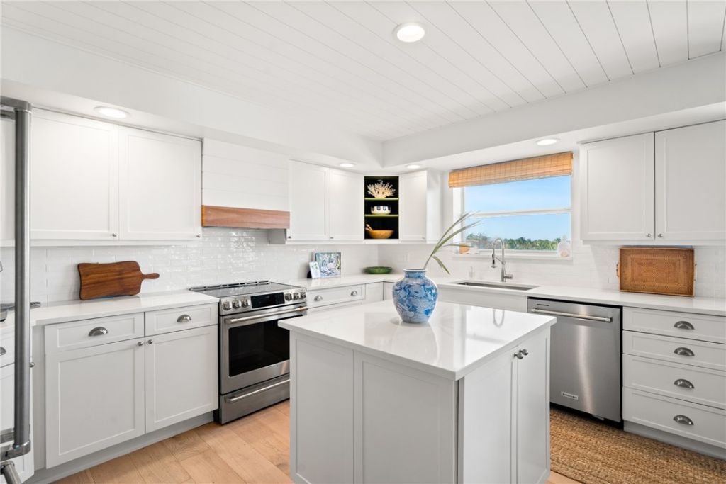 8880 N Sea Oaks Way, Unit 301, Vero Beach, FL 32963 Photo