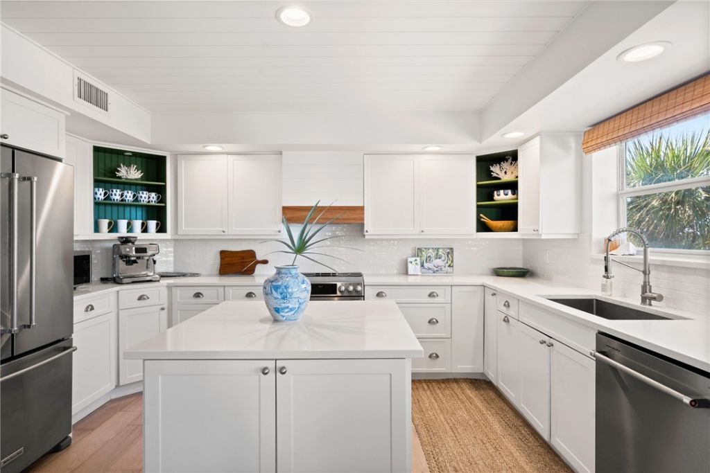 8880 N Sea Oaks Way, Unit 301, Vero Beach, FL 32963 Photo