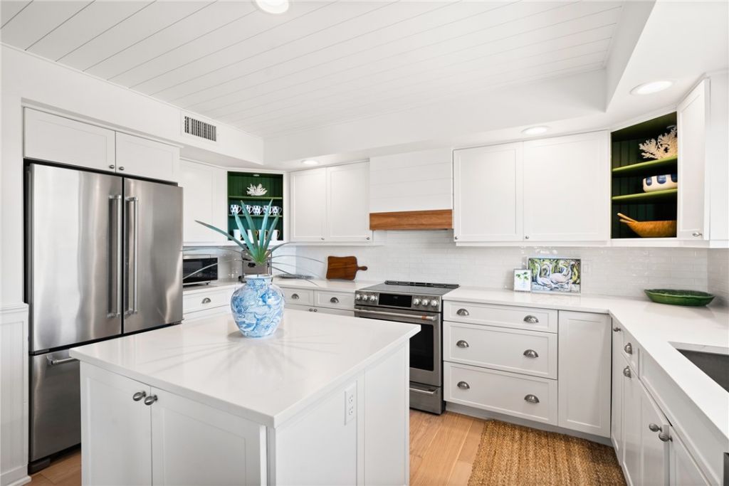 8880 N Sea Oaks Way, Unit 301, Vero Beach, FL 32963 Photo