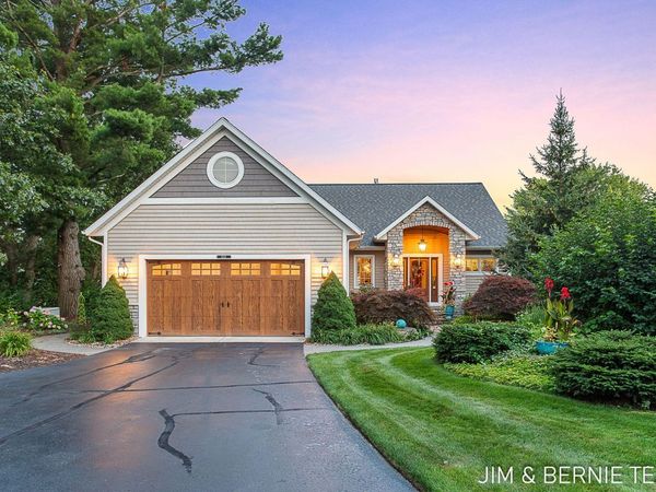 6332 Old Allegan Road, Saugatuck, MI 49453