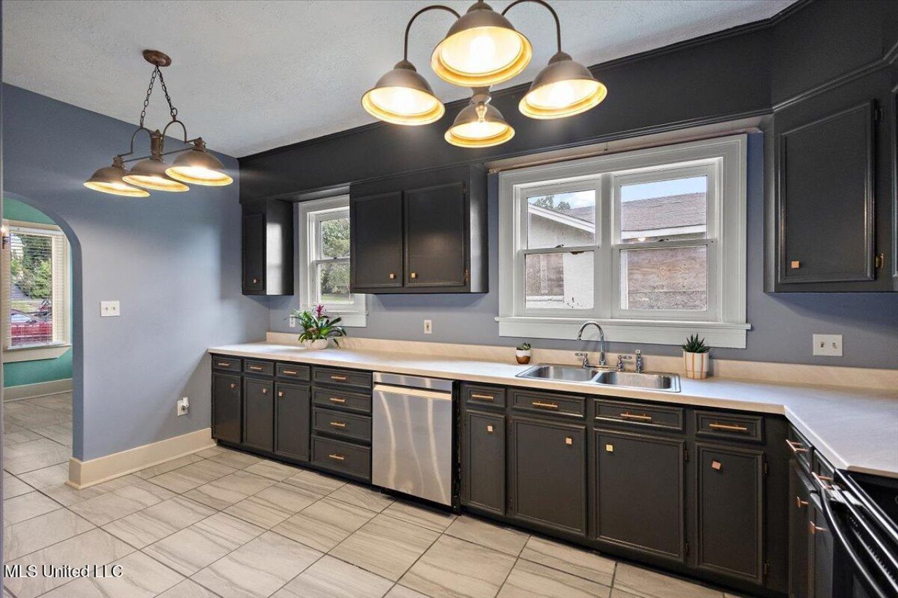 1054 Madison Street, Jackson, MS 39202 Main Photo