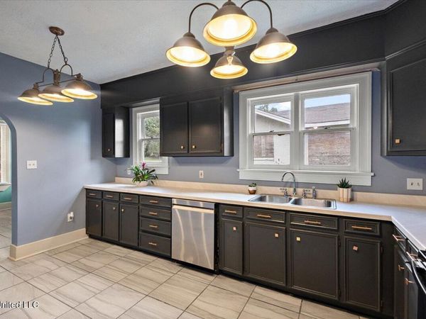 1054 Madison Street, Jackson, MS 39202