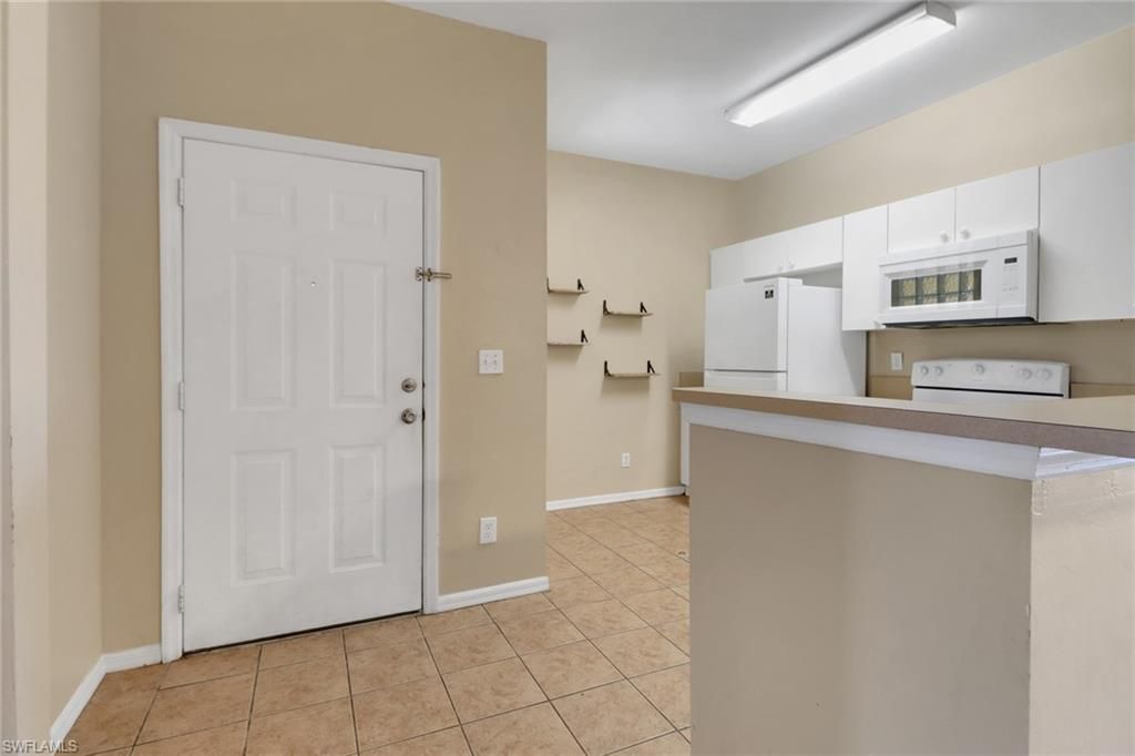 4214 Bellasol Cir, Unit 824, Fort Myers, FL 33916 Photo