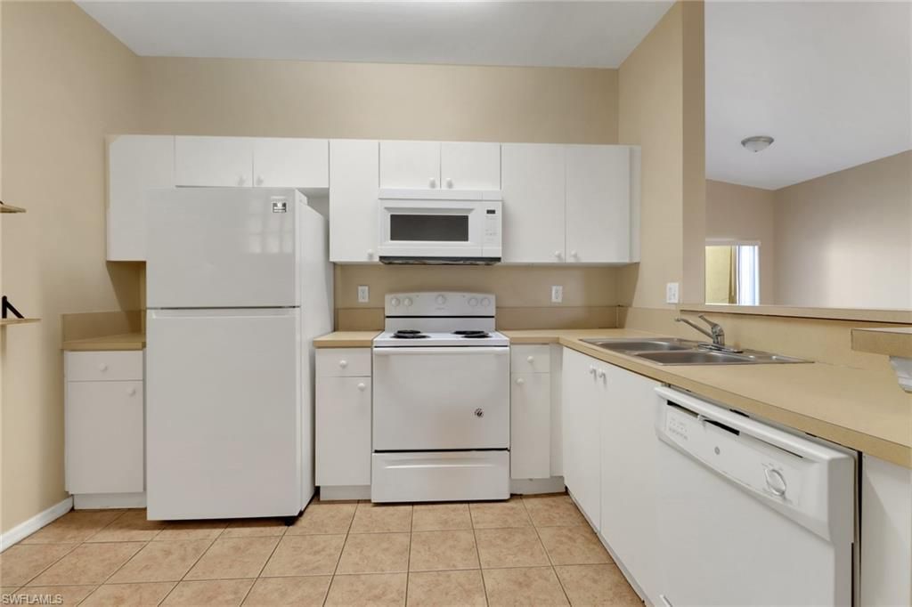 4214 Bellasol Cir, Unit 824, Fort Myers, FL 33916 Photo