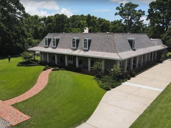 918 Rue De Chene Vert, Abbeville, LA 70510