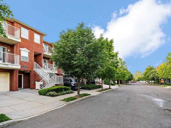 306 Weatherly Place, Unit 107, College Point, NY 11356