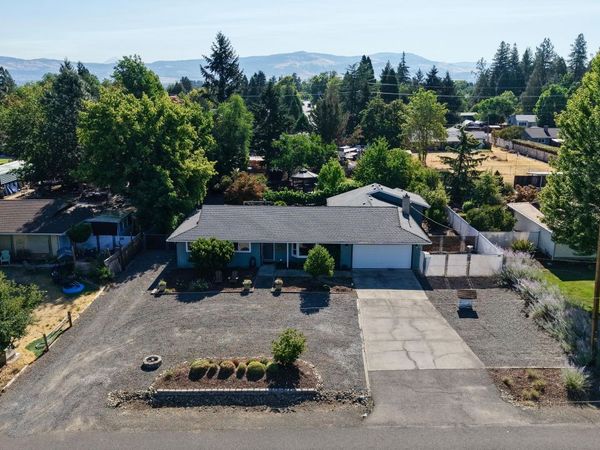 2027 Fairlane Drive, Medford, OR 97501