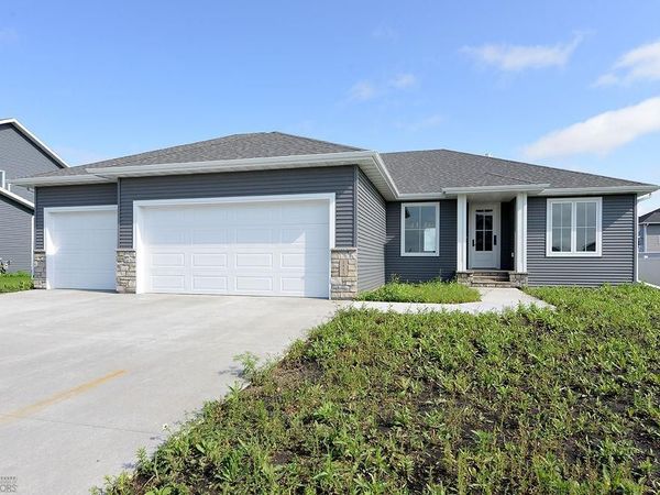 2665 69th Avenue S, Fargo, ND 58104