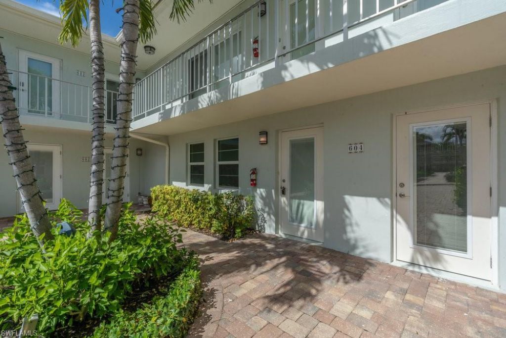 604 12th Ave S, Unit 604, Naples, FL 34102 Photo