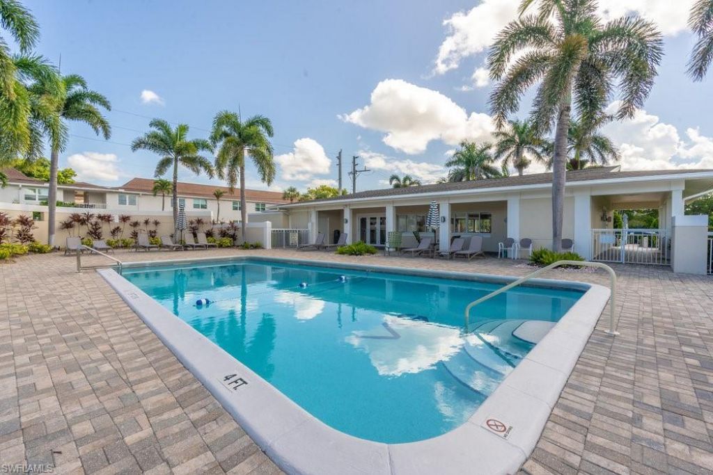 604 12th Ave S, Unit 604, Naples, FL 34102 Photo