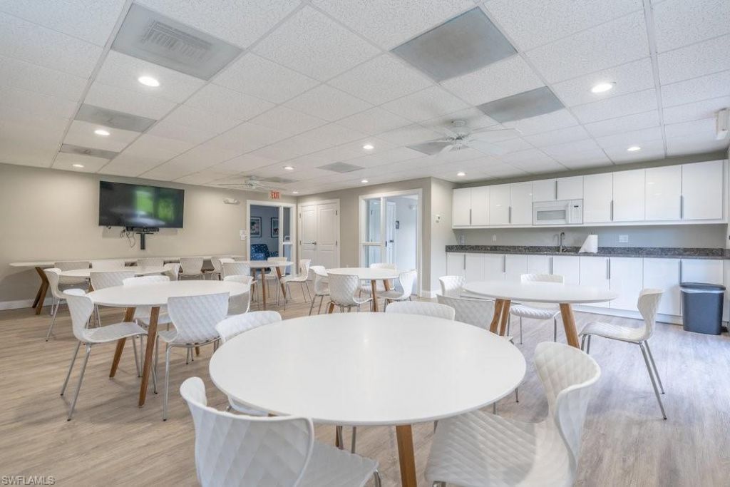 604 12th Ave S, Unit 604, Naples, FL 34102 Photo