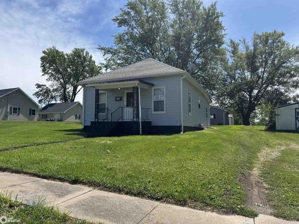 106 Woodlawn Avenue, Chariton, IA 50049