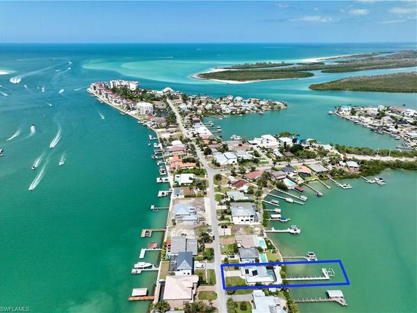 19 Pelican ST E, NAPLES, FL 34113