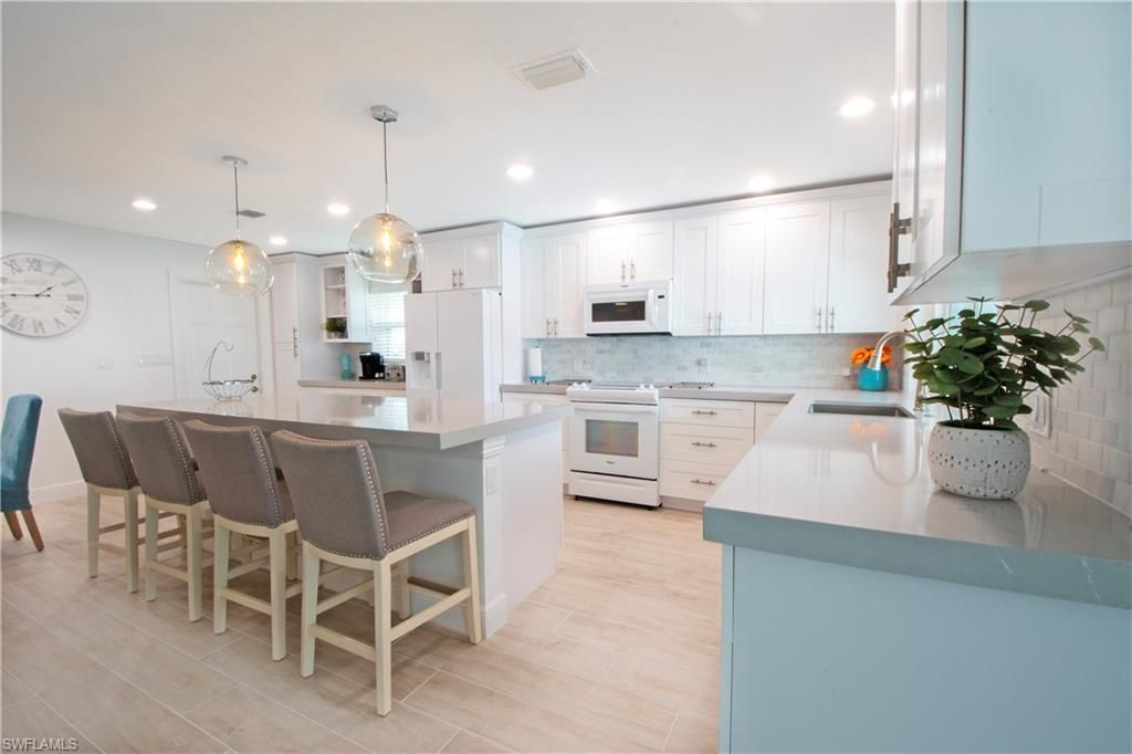 19 Pelican St E, Naples, FL 34113 Photo