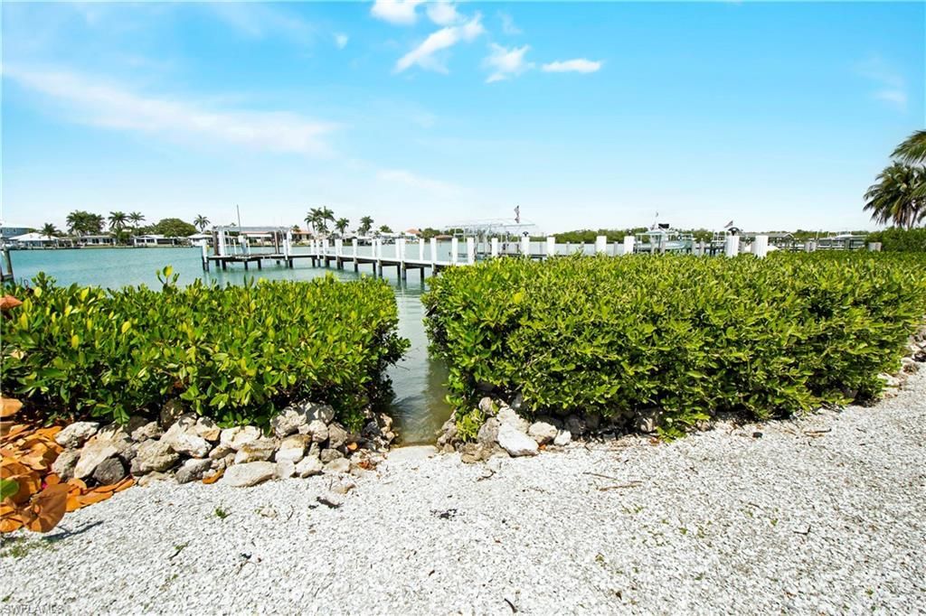 19 Pelican St E, Naples, FL 34113 Photo