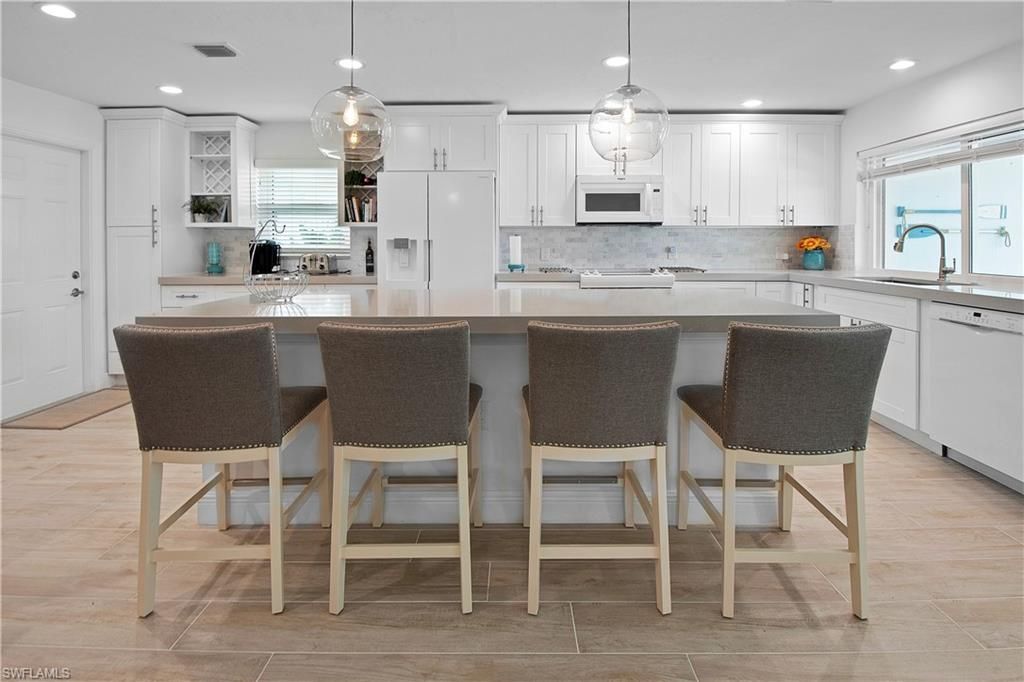 19 Pelican St E, Naples, FL 34113 Photo