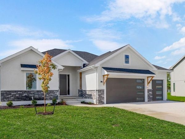 16527 W 166th Court, Olathe, KS 66062