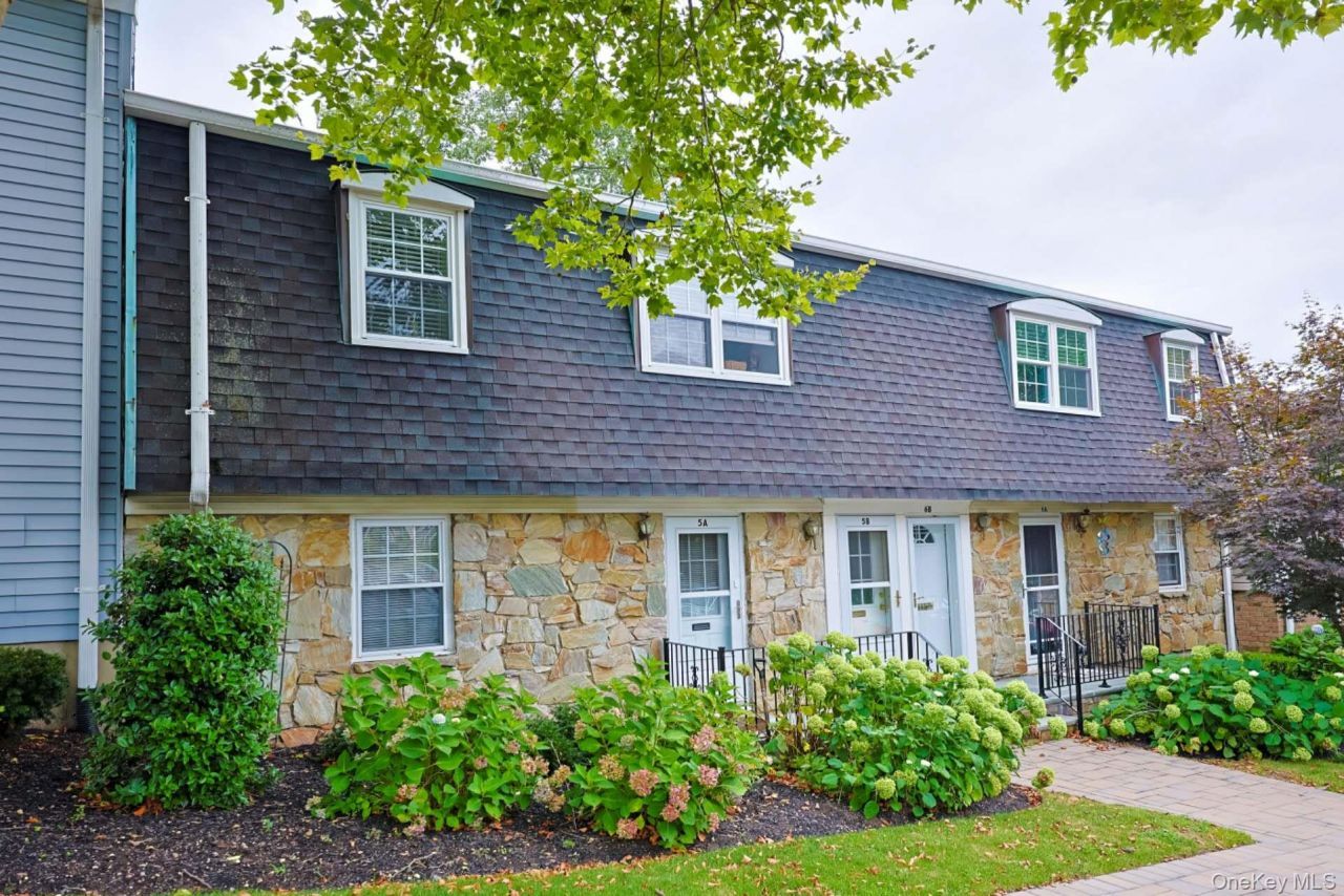 10 Harbour Lane, Unit 5A, Oyster Bay, NY 11771 Main Photo