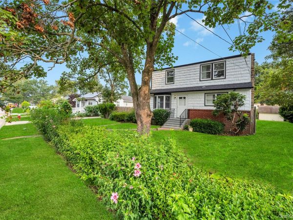 10 Saint Andrews Drive, Brentwood, NY 11717