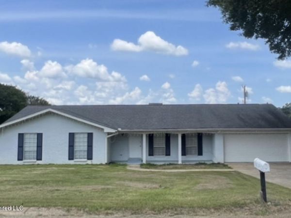 506 Oakbrook Circle, McComb, MS 39648