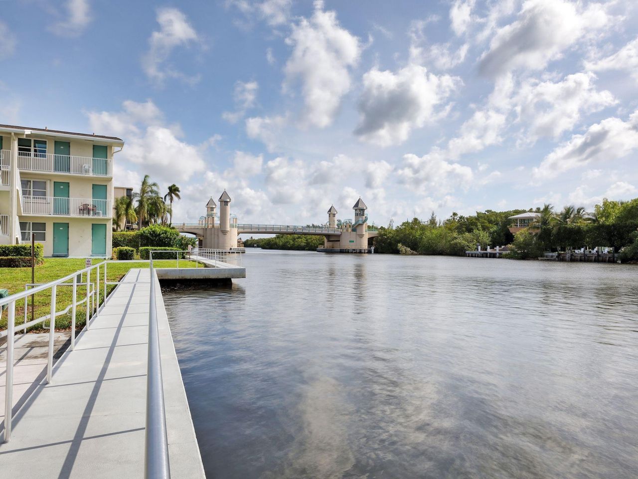 340 Horizons W, Unit 203, Boynton Beach, FL 33435 Photo