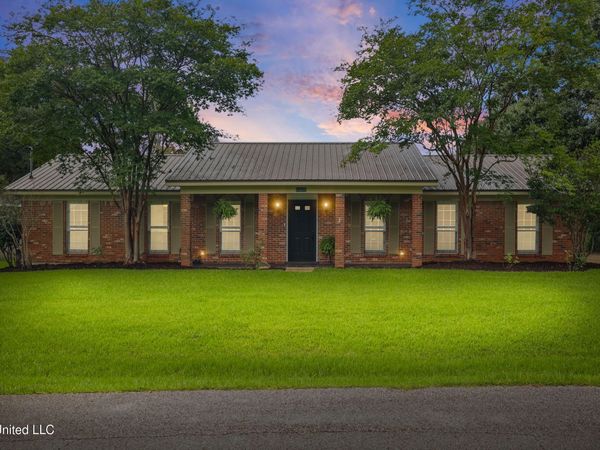 6305 Hermosa Drive, Ocean Springs, MS 39564