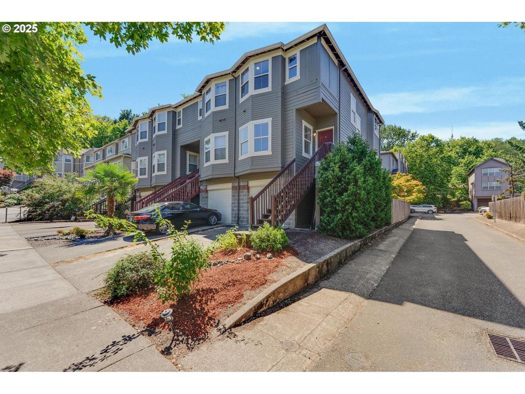 4815 SW 1st Ave, Portland, OR 97239 Main Photo