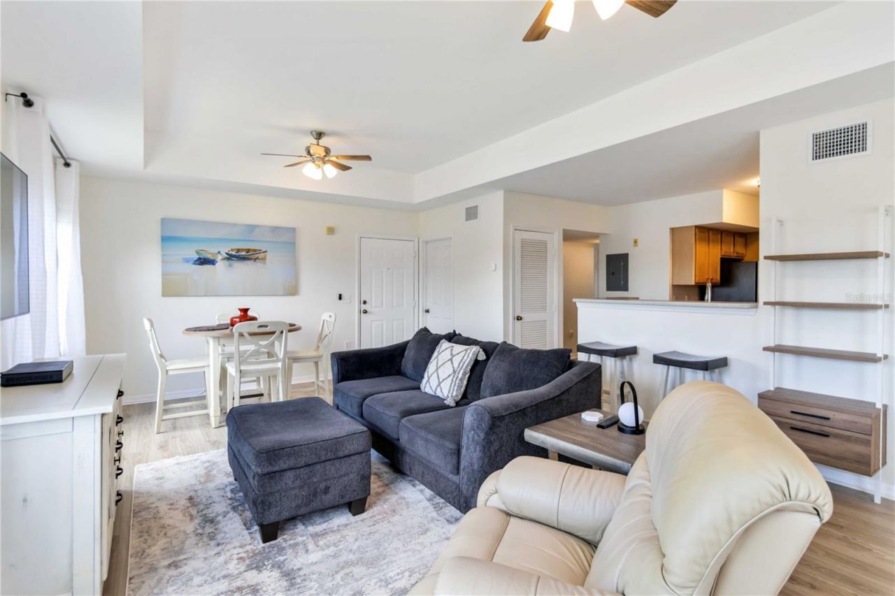 1050 Villagio Circle, Unit 206, Sarasota, FL 34237 Photo