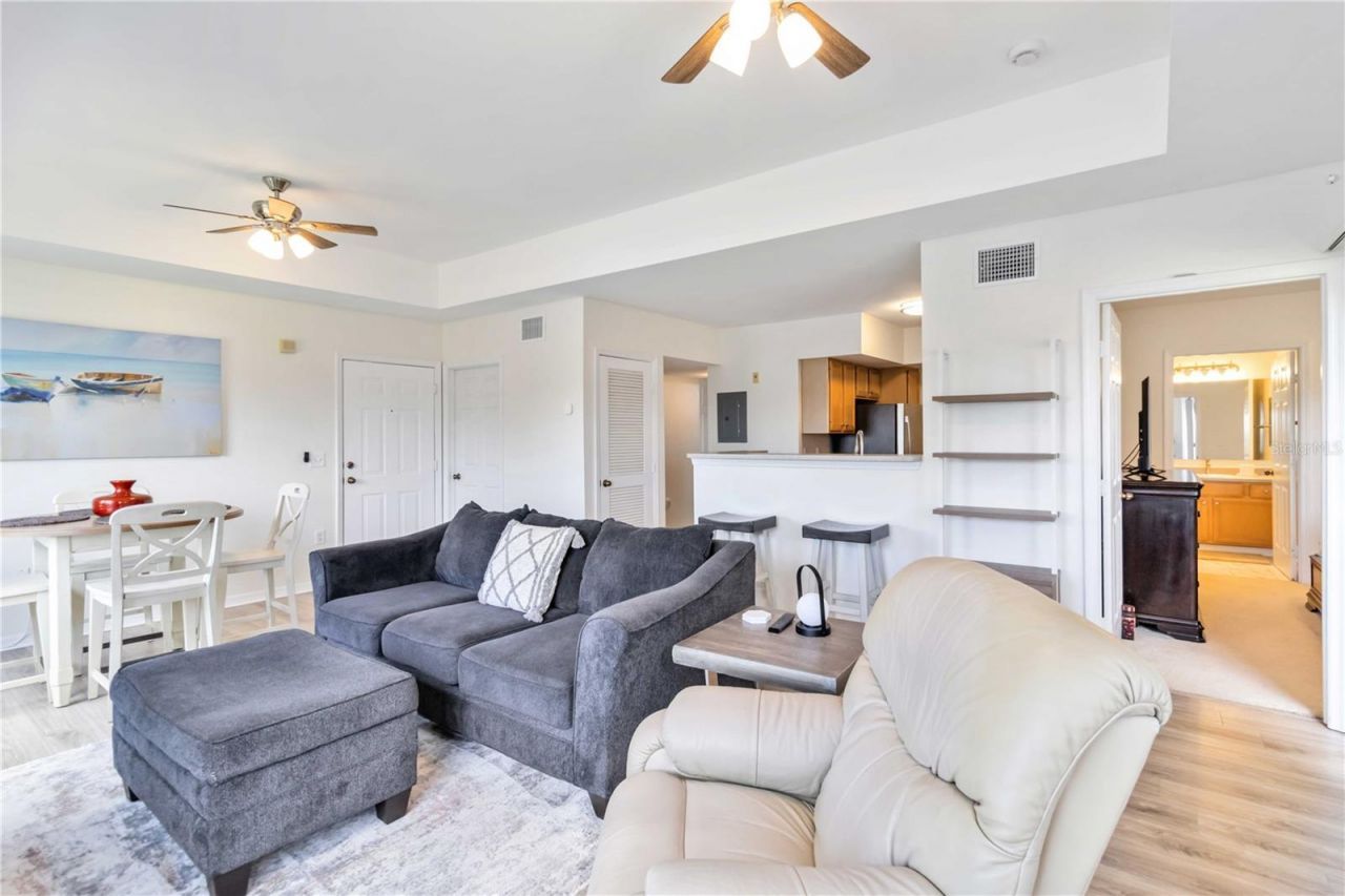 1050 Villagio Circle, Unit 206, Sarasota, FL 34237 Photo