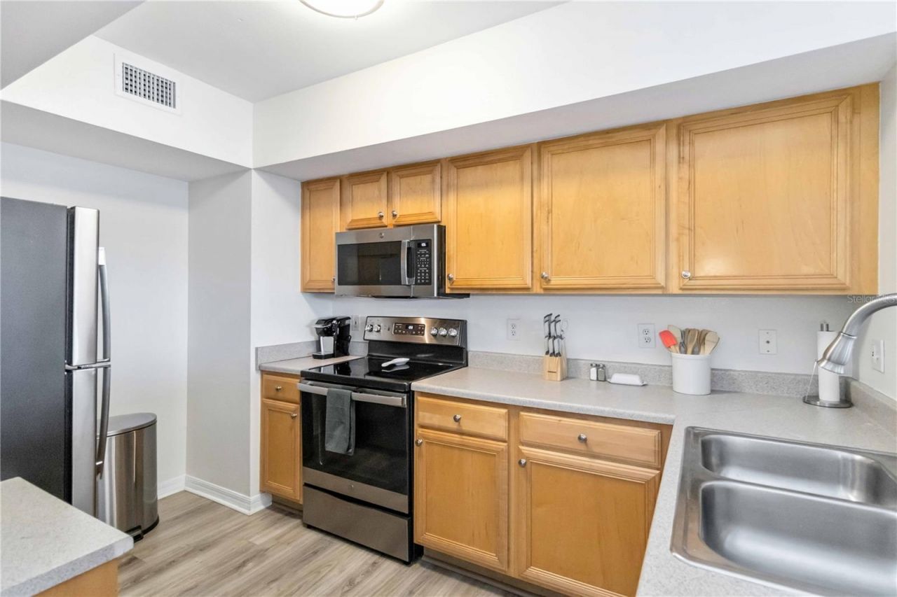 1050 Villagio Circle, Unit 206, Sarasota, FL 34237 Photo