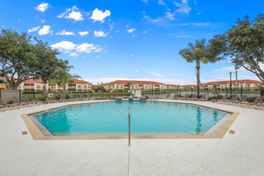 1050 Villagio Circle, Unit 206, Sarasota, FL 34237 Photo