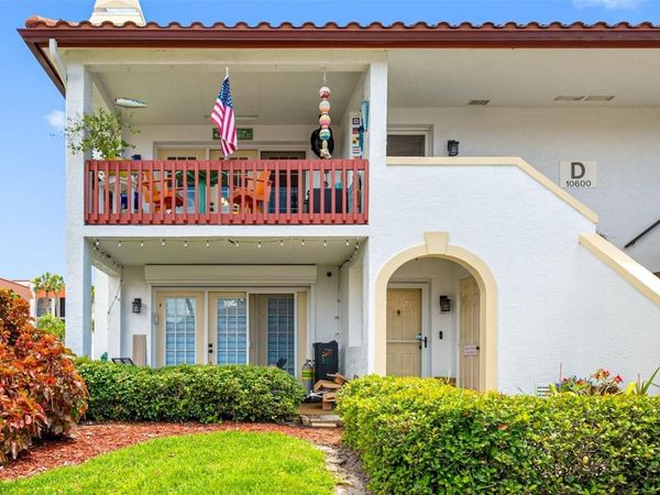 10600 VILLAGE DRIVE, Unit 201, SEMINOLE, FL 33772