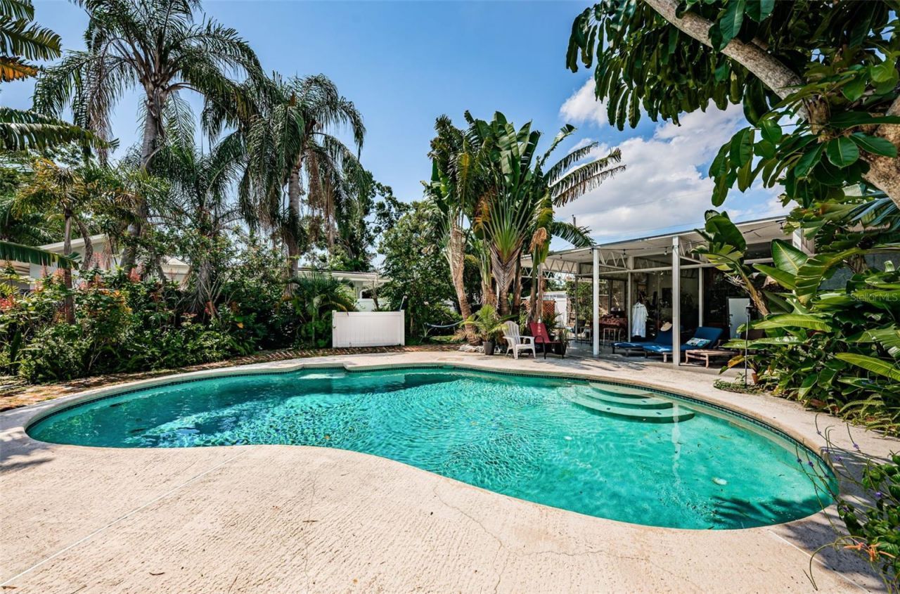 3730 Foster Hill Drive N, Saint Petersburg, FL 33704 Photo