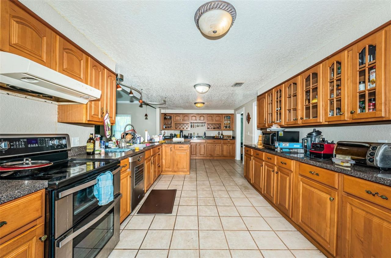 3730 Foster Hill Drive N, Saint Petersburg, FL 33704 Photo