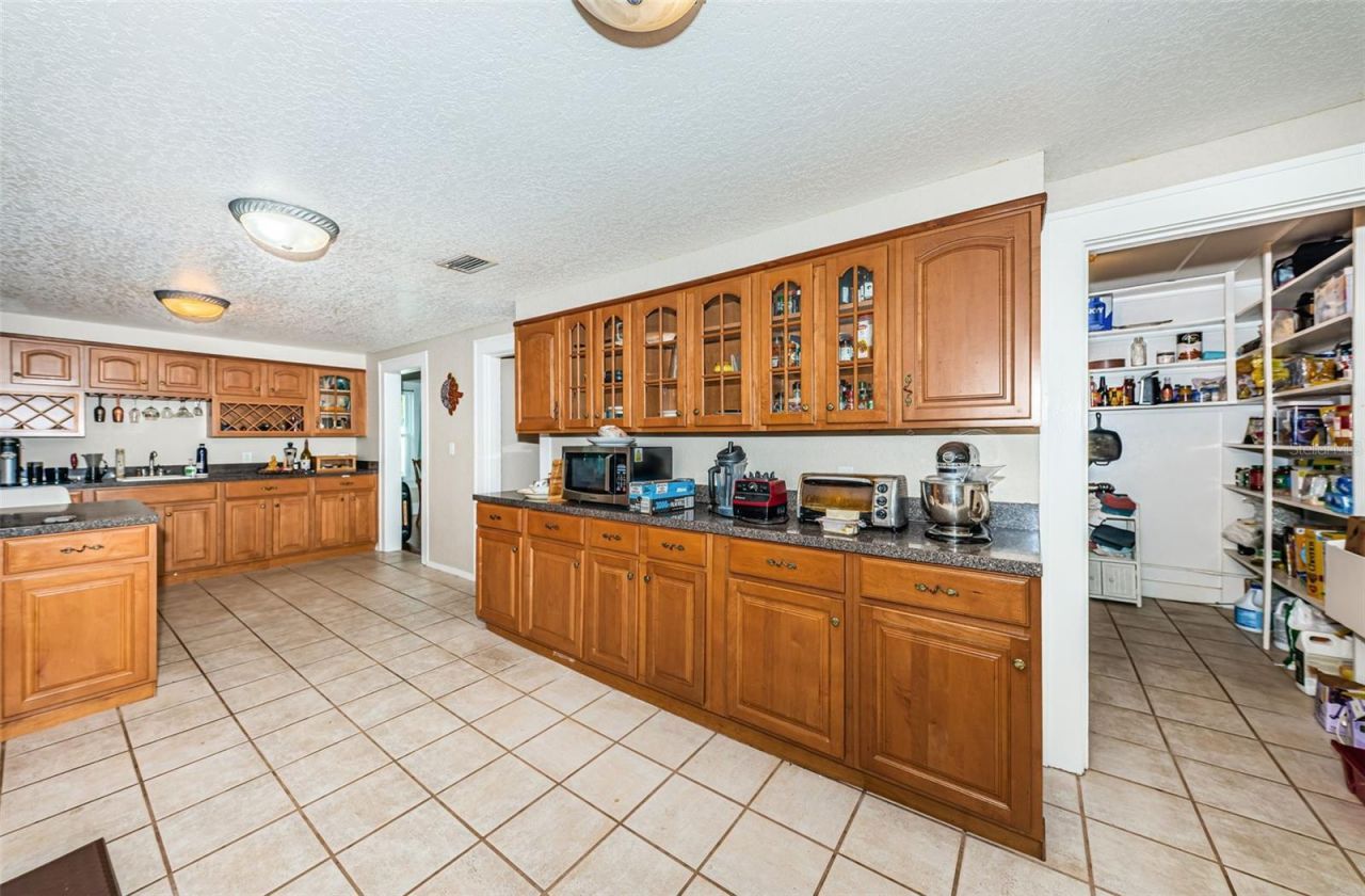 3730 Foster Hill Drive N, Saint Petersburg, FL 33704 Photo