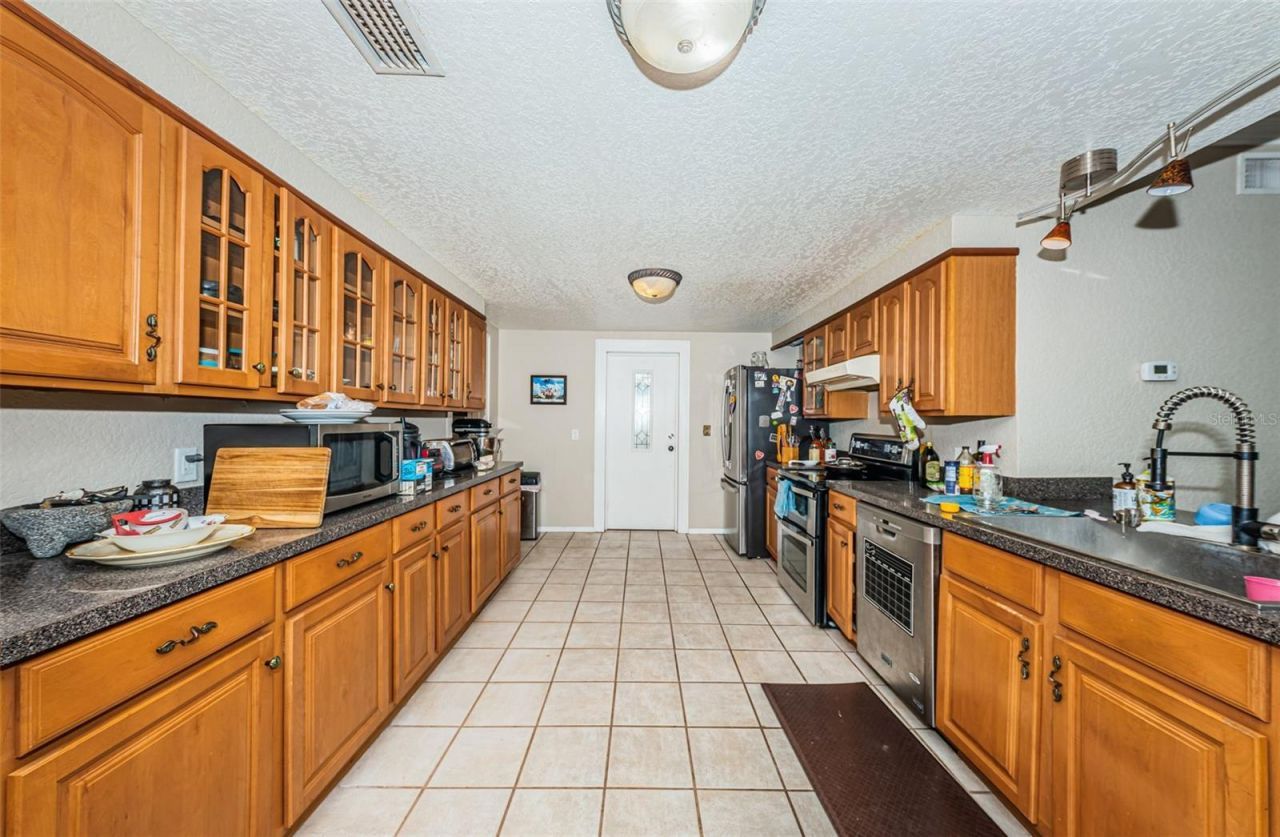 3730 Foster Hill Drive N, Saint Petersburg, FL 33704 Photo