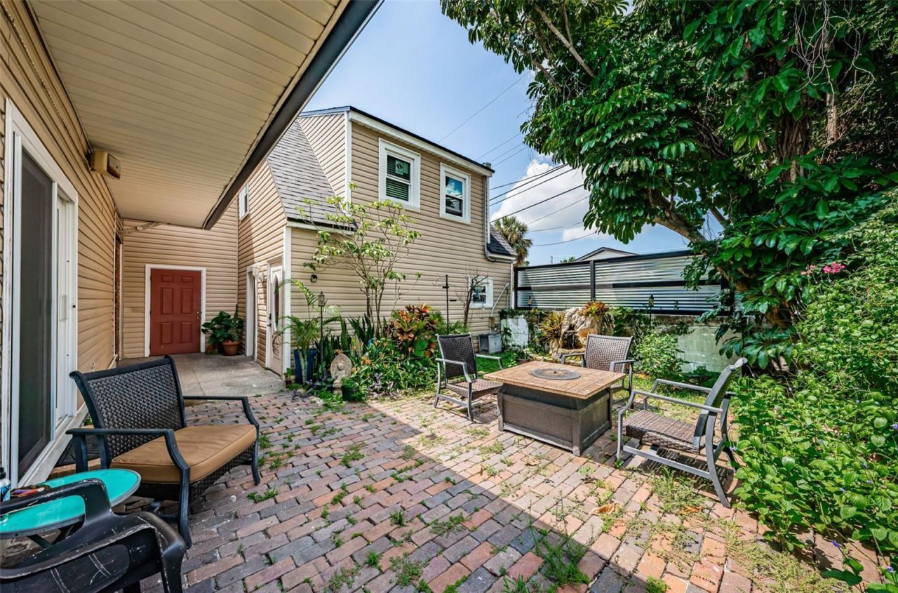 3730 Foster Hill Drive N, Saint Petersburg, FL 33704 Photo