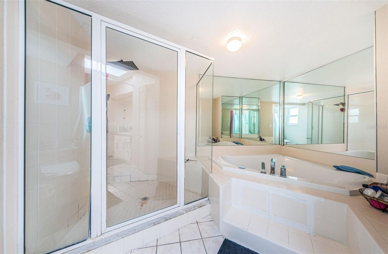 3730 Foster Hill Drive N, Saint Petersburg, FL 33704 Photo