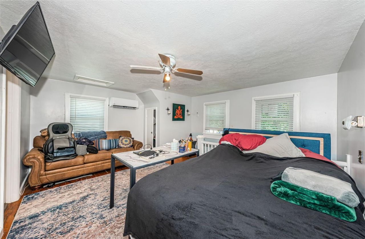 3730 Foster Hill Drive N, Saint Petersburg, FL 33704 Photo