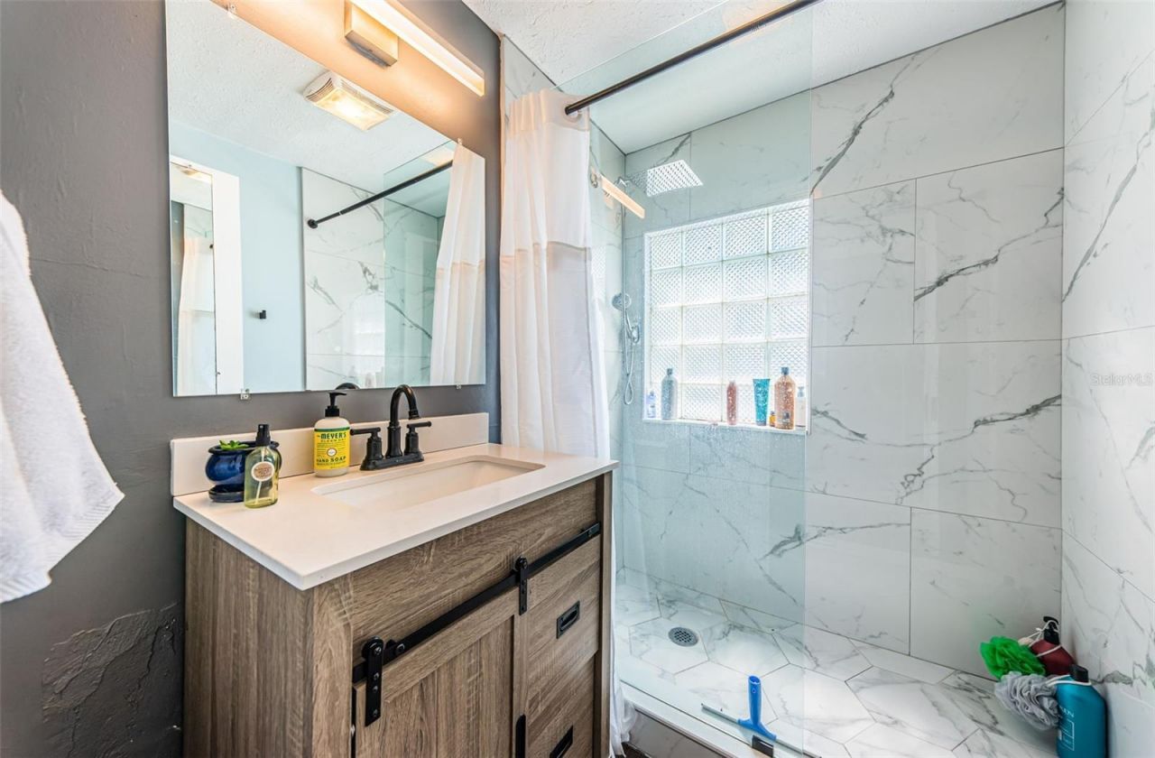 3730 Foster Hill Drive N, Saint Petersburg, FL 33704 Photo