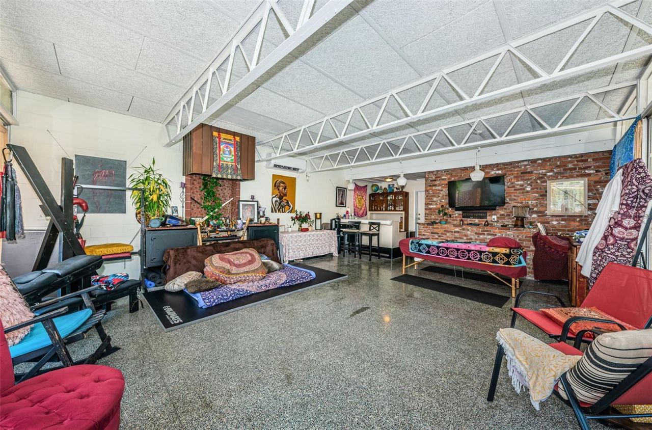 3730 Foster Hill Drive N, Saint Petersburg, FL 33704 Photo