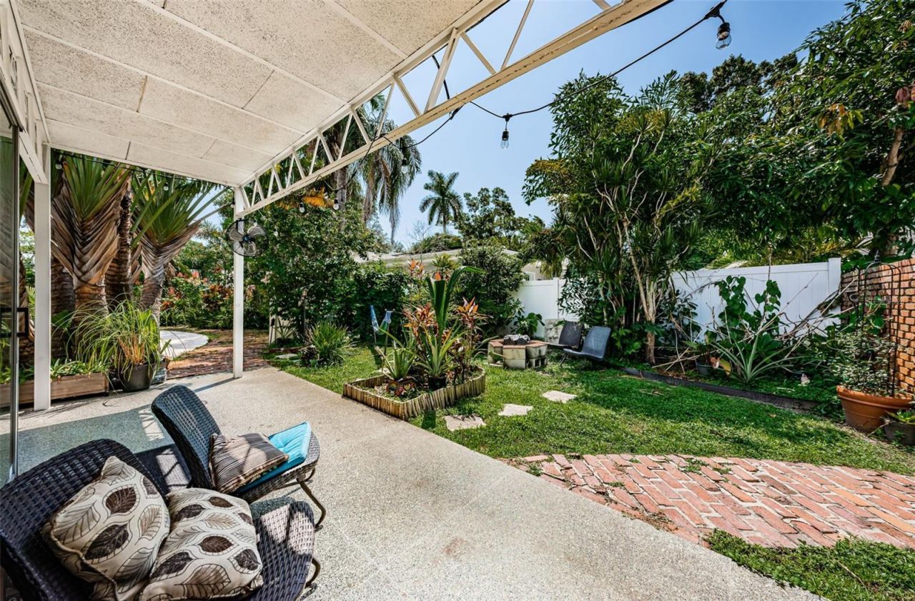 3730 Foster Hill Drive N, Saint Petersburg, FL 33704 Photo