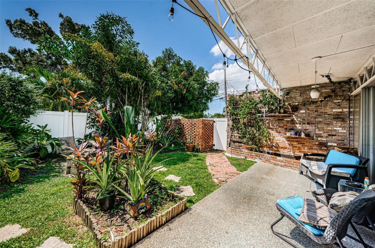 3730 Foster Hill Drive N, Saint Petersburg, FL 33704 Photo