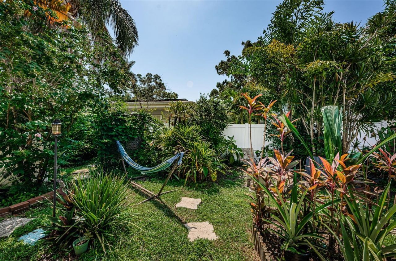 3730 Foster Hill Drive N, Saint Petersburg, FL 33704 Photo