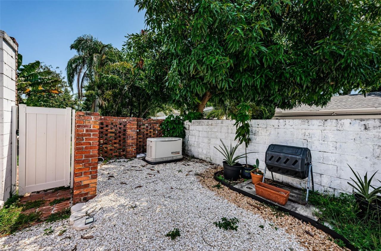 3730 Foster Hill Drive N, Saint Petersburg, FL 33704 Photo